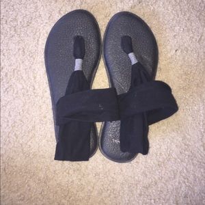 Sanuk yoga sandals